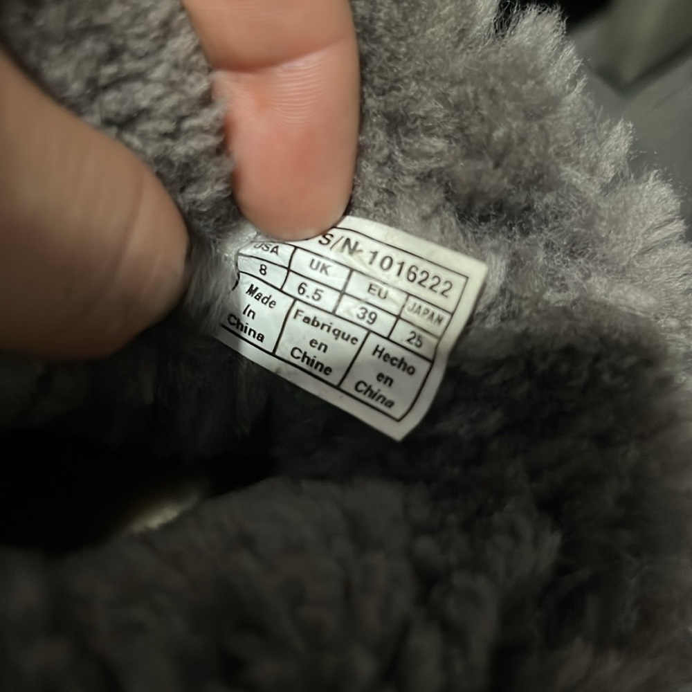 Used uggs - Picture 3 of 3